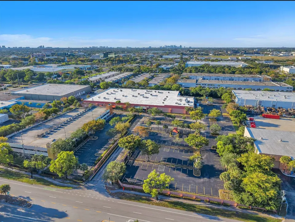 Aerial view of 1100 W McNab Road, showing the office and flex building, parking structure and site